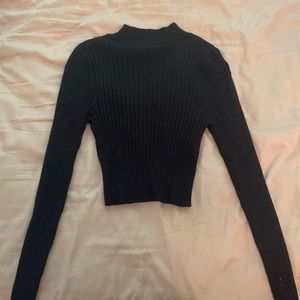Black cropped ribbed long sleeve shirt